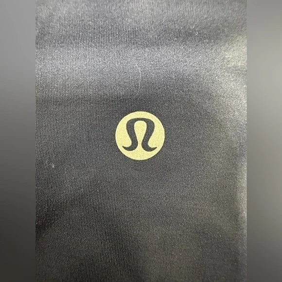 Lululemon Wunder Train High-Rise Short 6"
Diamond Dye Shade Naval Blue size 2 - Picture 5 of 6